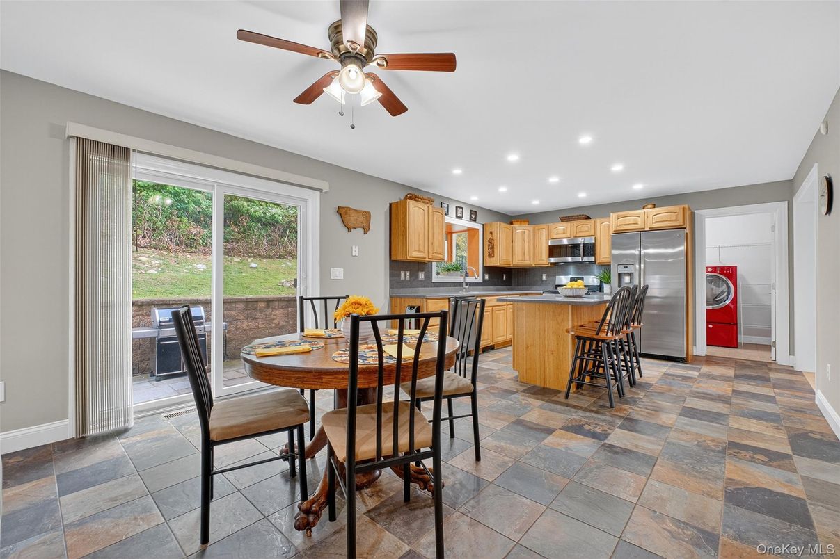 Dining room, Interior, Kitchen, Recessed Lighting, Stainless Steel Appliances