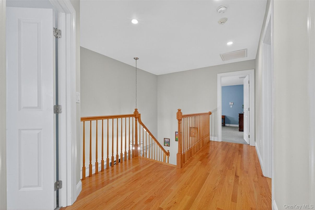 Interior, Pendant Lights, Recessed Lighting, Wood Texture Flooring