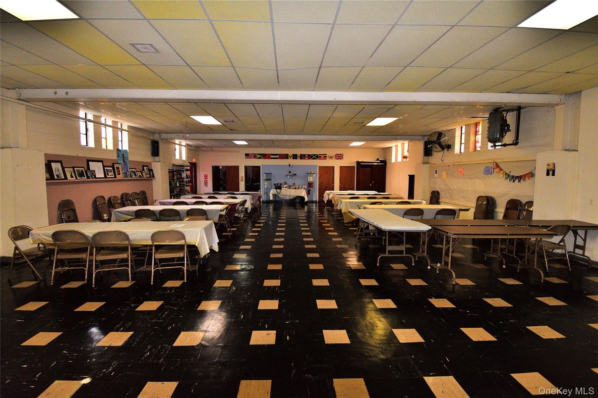 Billiard Table, Dining room, Game Room, Interior, Recessed Lighting