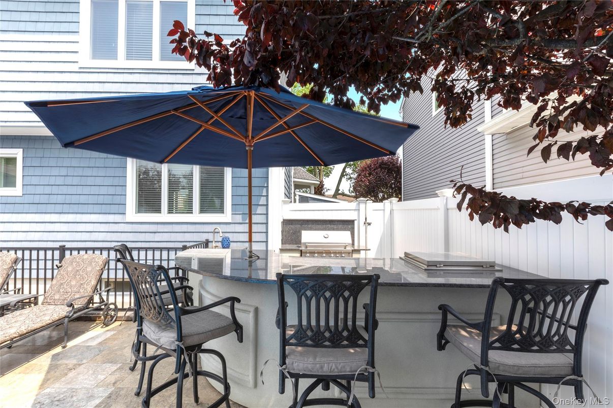 Exterior, Outdoor Kitchen