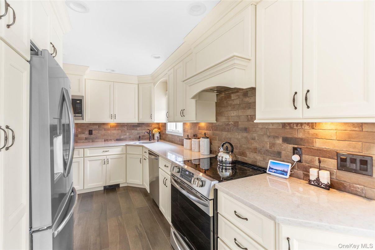 Interior, Kitchen, Recessed Lighting, Stainless Steel Appliances, Washer, Wood Texture Flooring