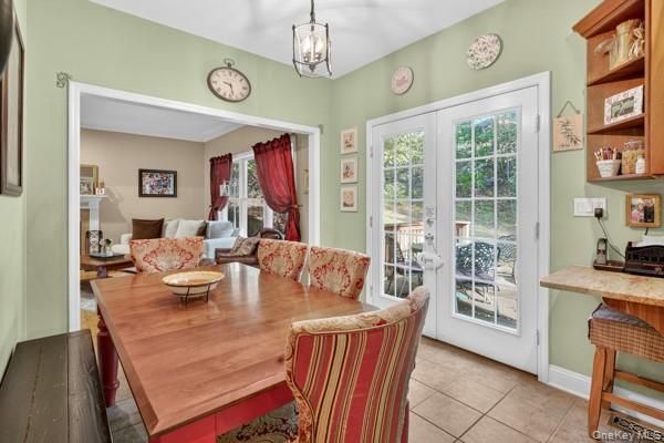 Dining room, Interior, Living room, Pendant Lights