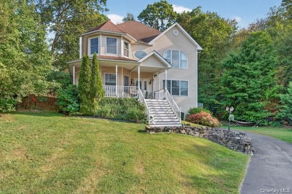 Backyard, Exterior, Facade, Queen Anne Victorian