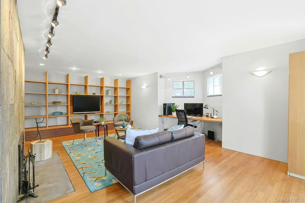Interior, Living room, Recessed Lighting, Wood Texture Flooring