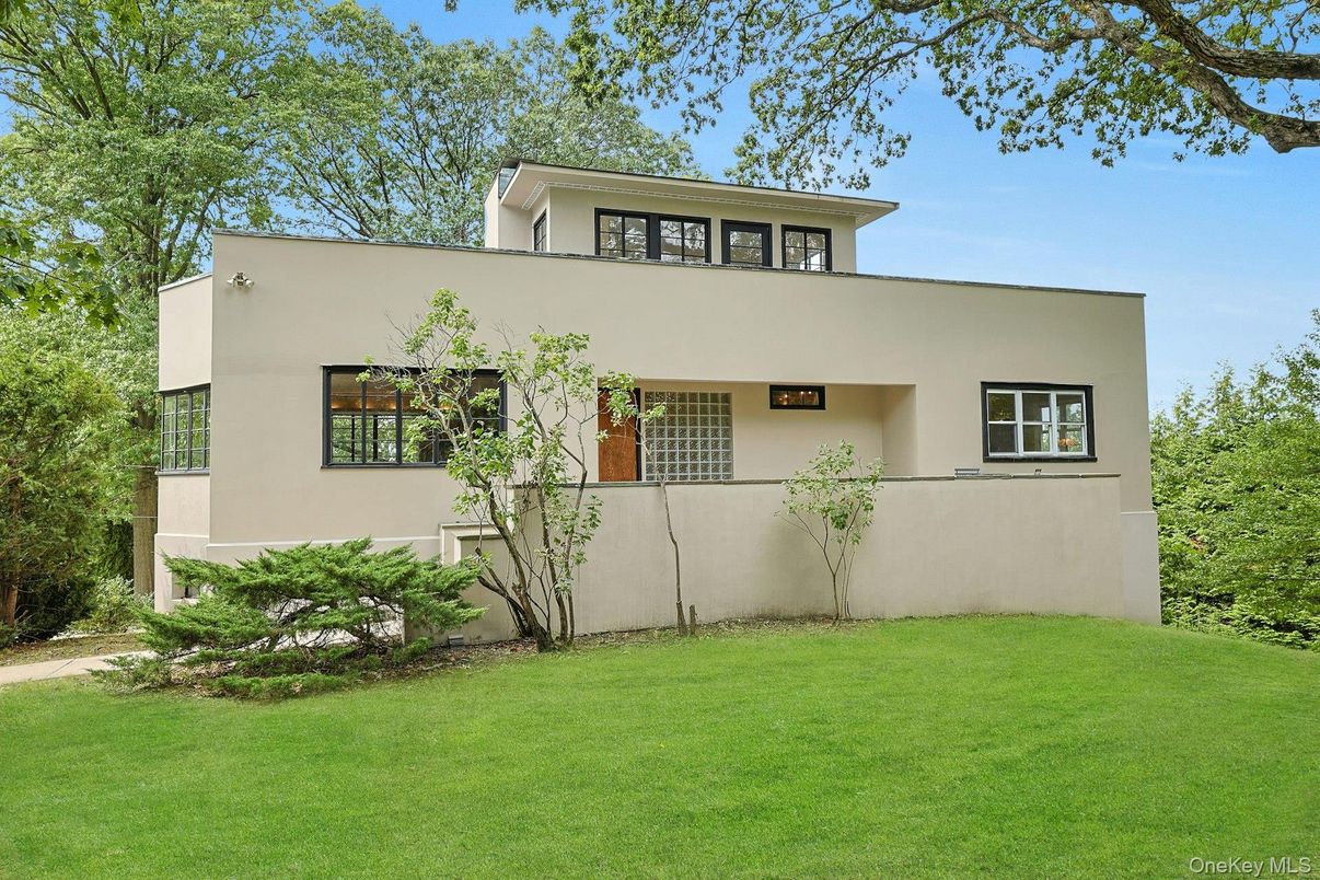 Backyard, Exterior, Facade, Modern
