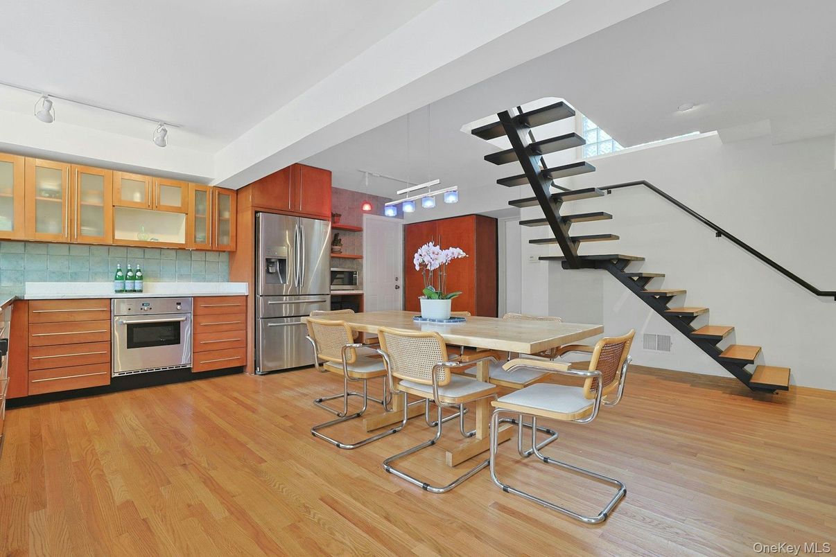 Dining room, Interior, Kitchen, Stainless Steel Appliances, Wood Texture Flooring