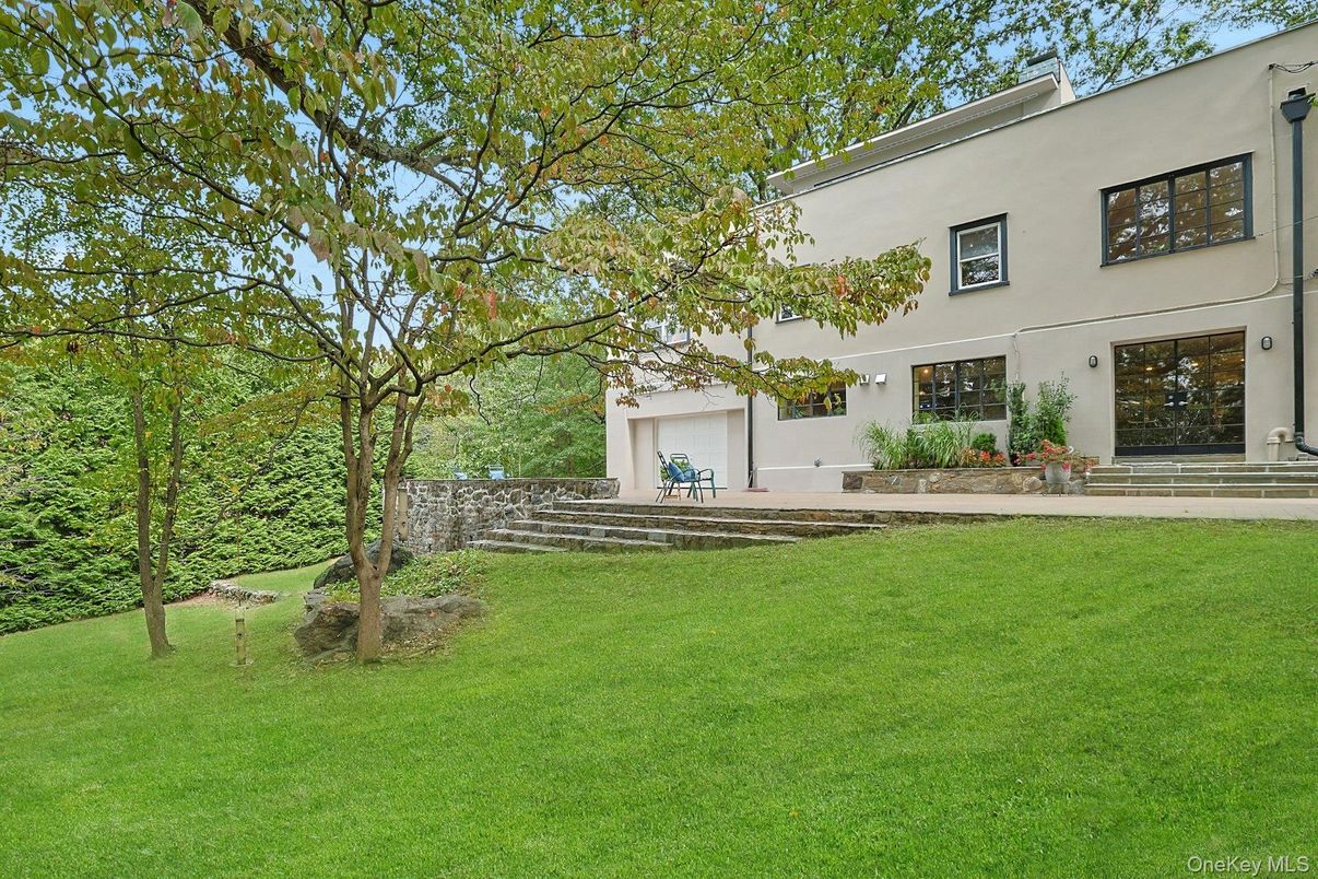 Attached, Backyard, Exterior, Facade, Modern