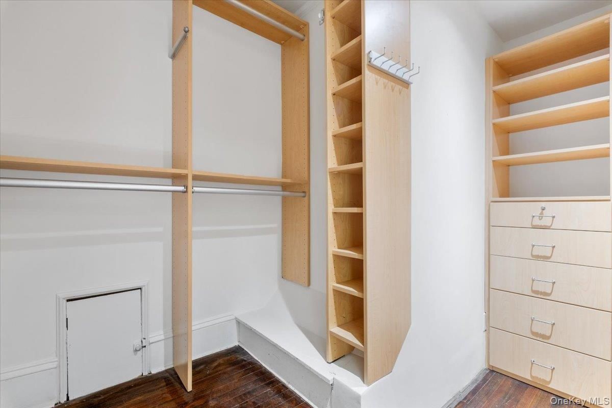 Interior, Walk-in Closets, Wood Texture Flooring