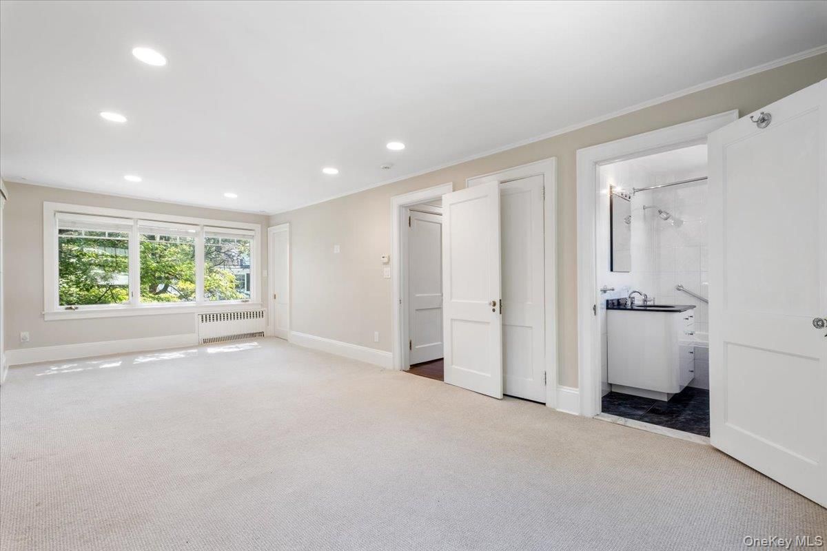 Bathroom, Empty room, Interior, Recessed Lighting