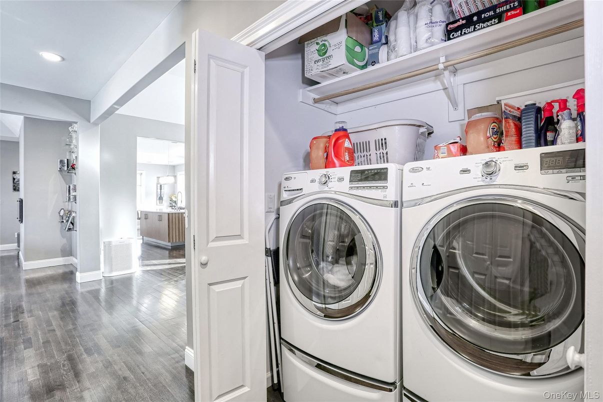 Interior, Recessed Lighting, Utility Closets, Washer, Wood Texture Flooring