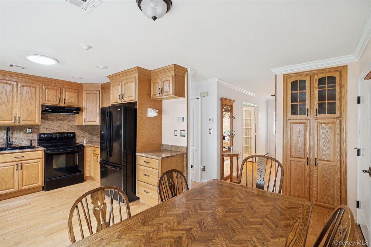 Dining room, Interior, Kitchen, Recessed Lighting, Wood Texture Flooring