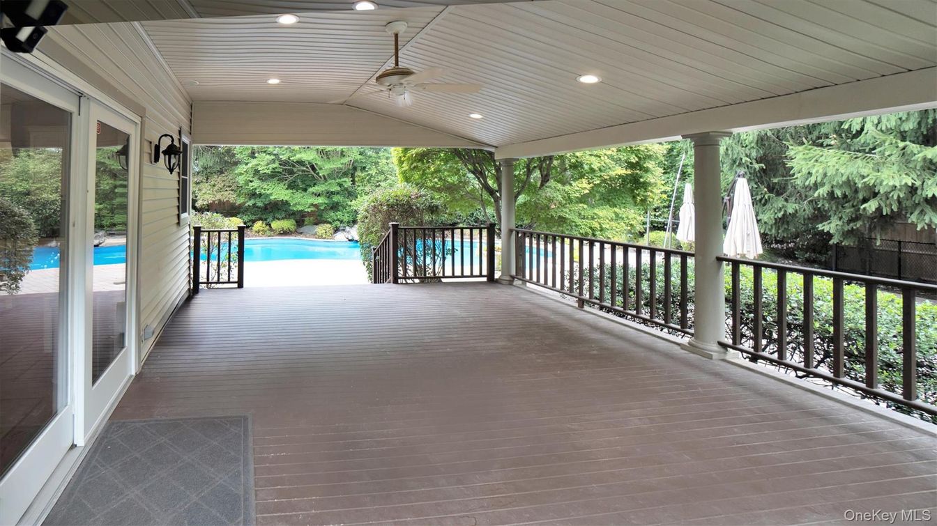 Exterior, Pool, Recessed Lighting