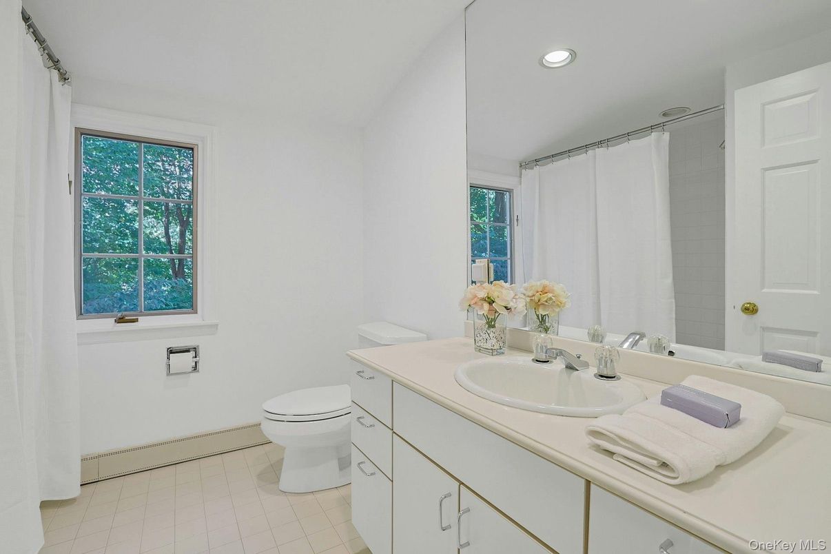 Bathroom, Interior, Recessed Lighting