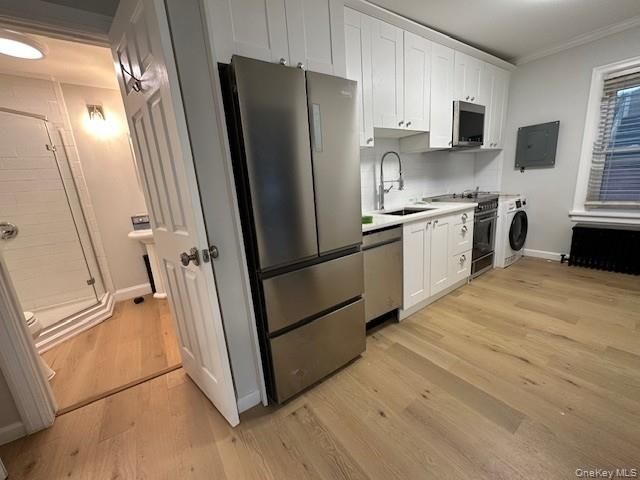 Interior, Kitchen, Washer, Wood Texture Flooring