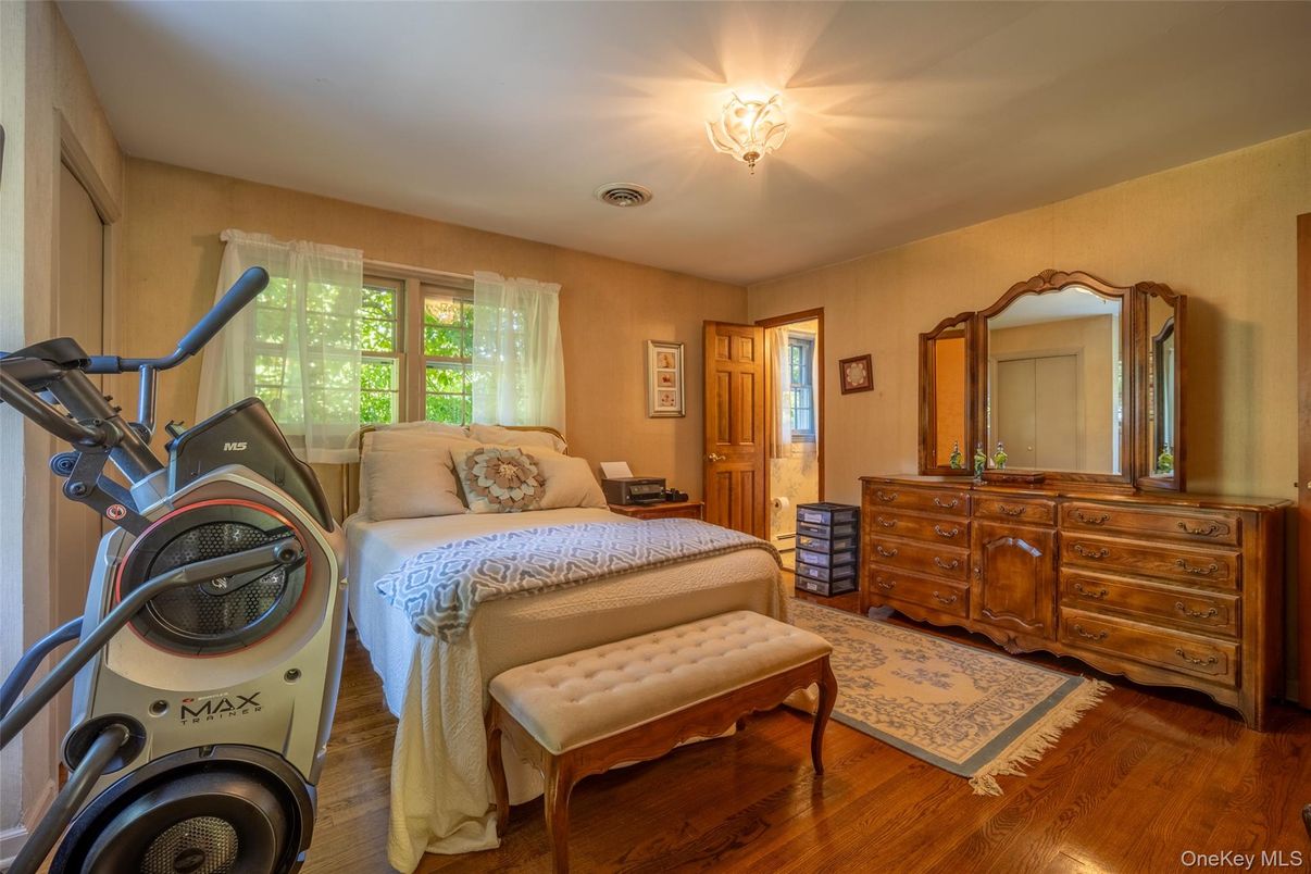 Bedroom, Fitness Equipment, Interior, Wood Texture Flooring