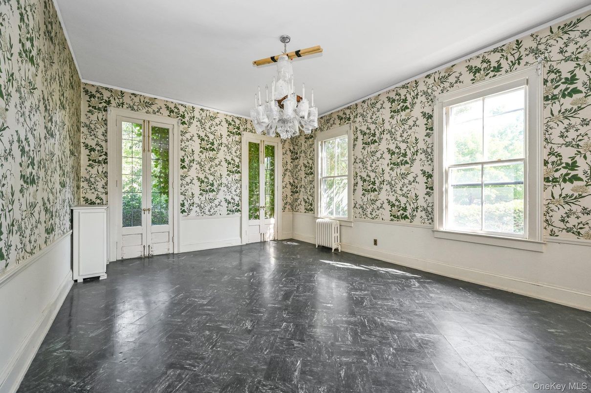 Chandelier, Empty room, Interior