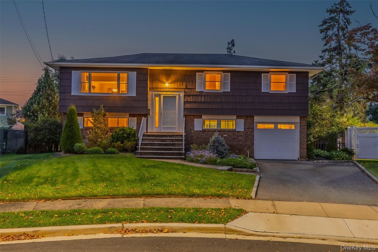 Attached, Exterior, Facade, Brick Facade, Raised Ranch