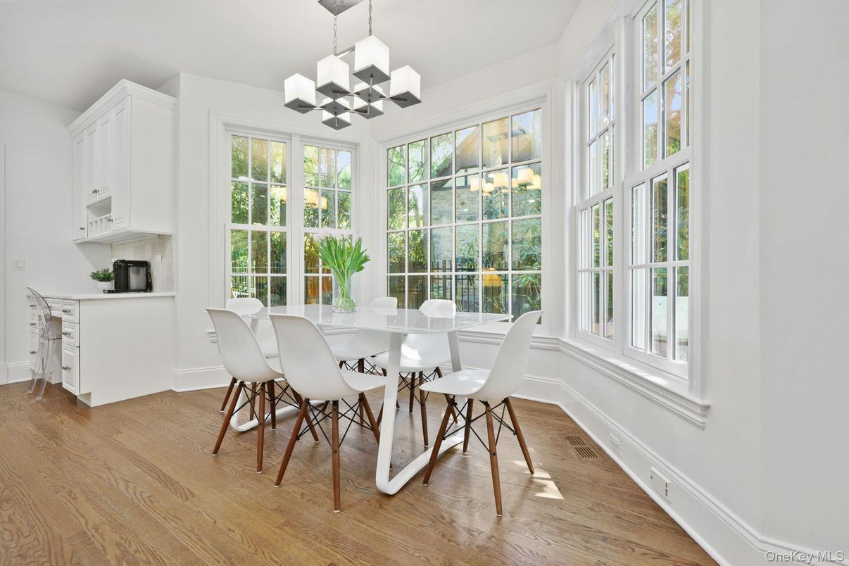 Chandelier, Dining room, Interior, Pendant Lights, Wood Texture Flooring