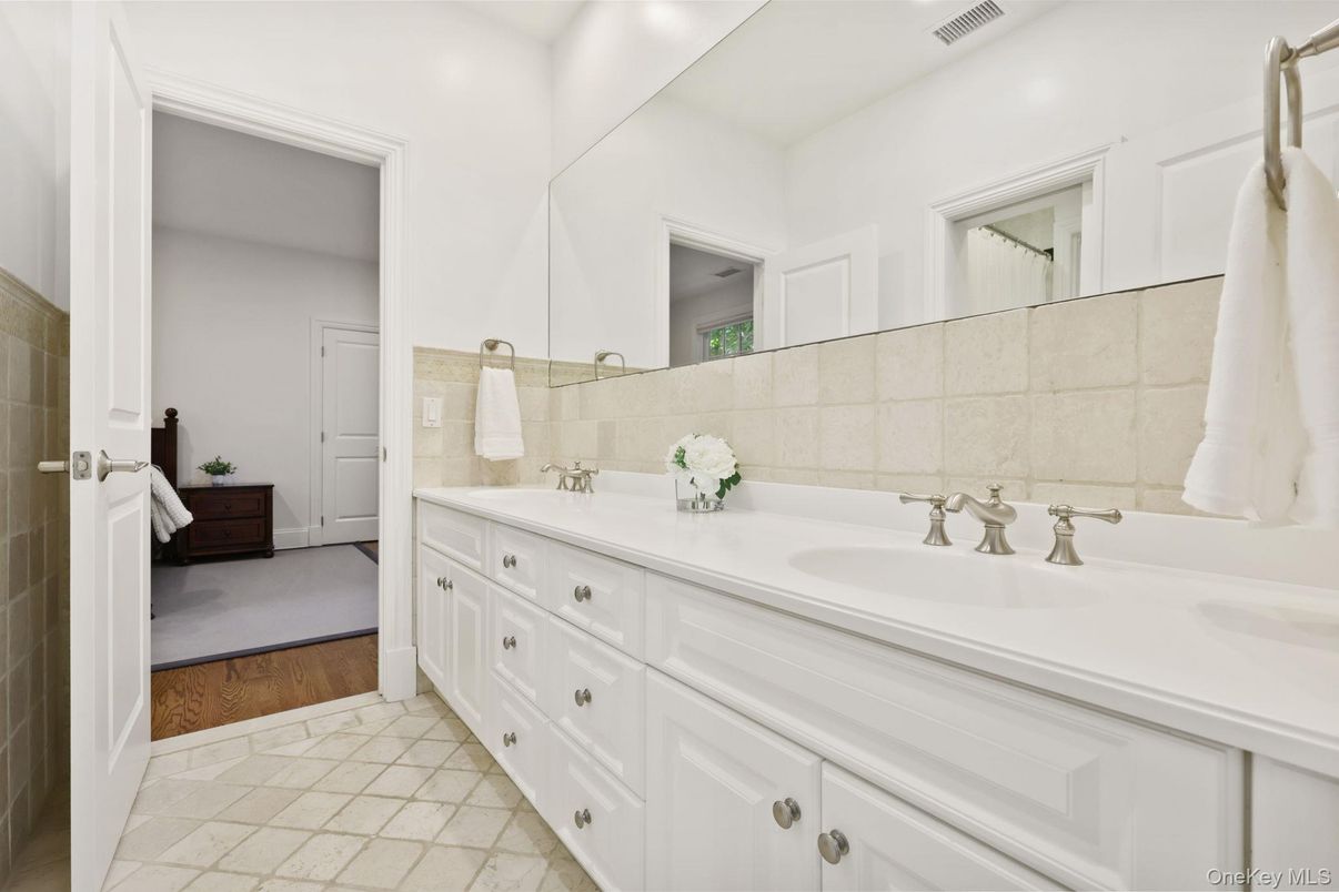 Bathroom, Dual Sink Vanities, Interior, Wood Texture Flooring