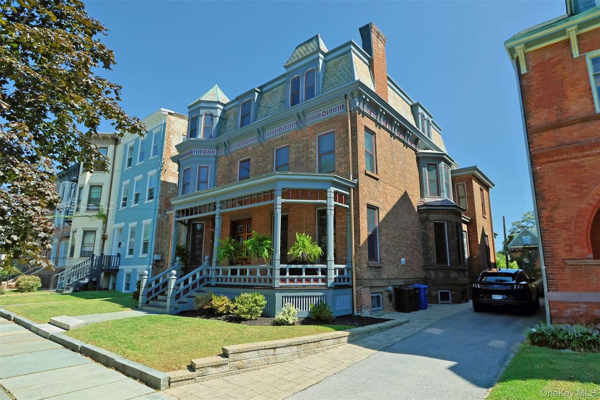 Exterior, Facade, Brick Facade, Rowhouse