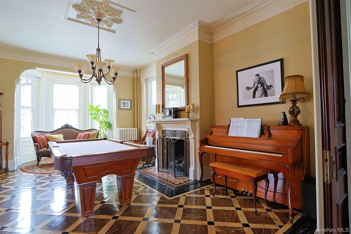 Chandelier, Fireplace, Interior, Piano