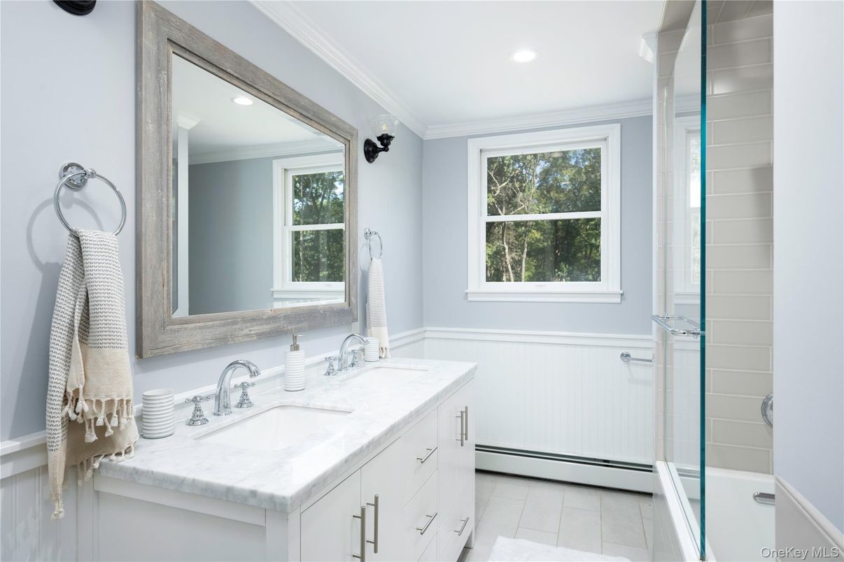 Bathroom, Dual Sink Vanities, Interior, Recessed Lighting