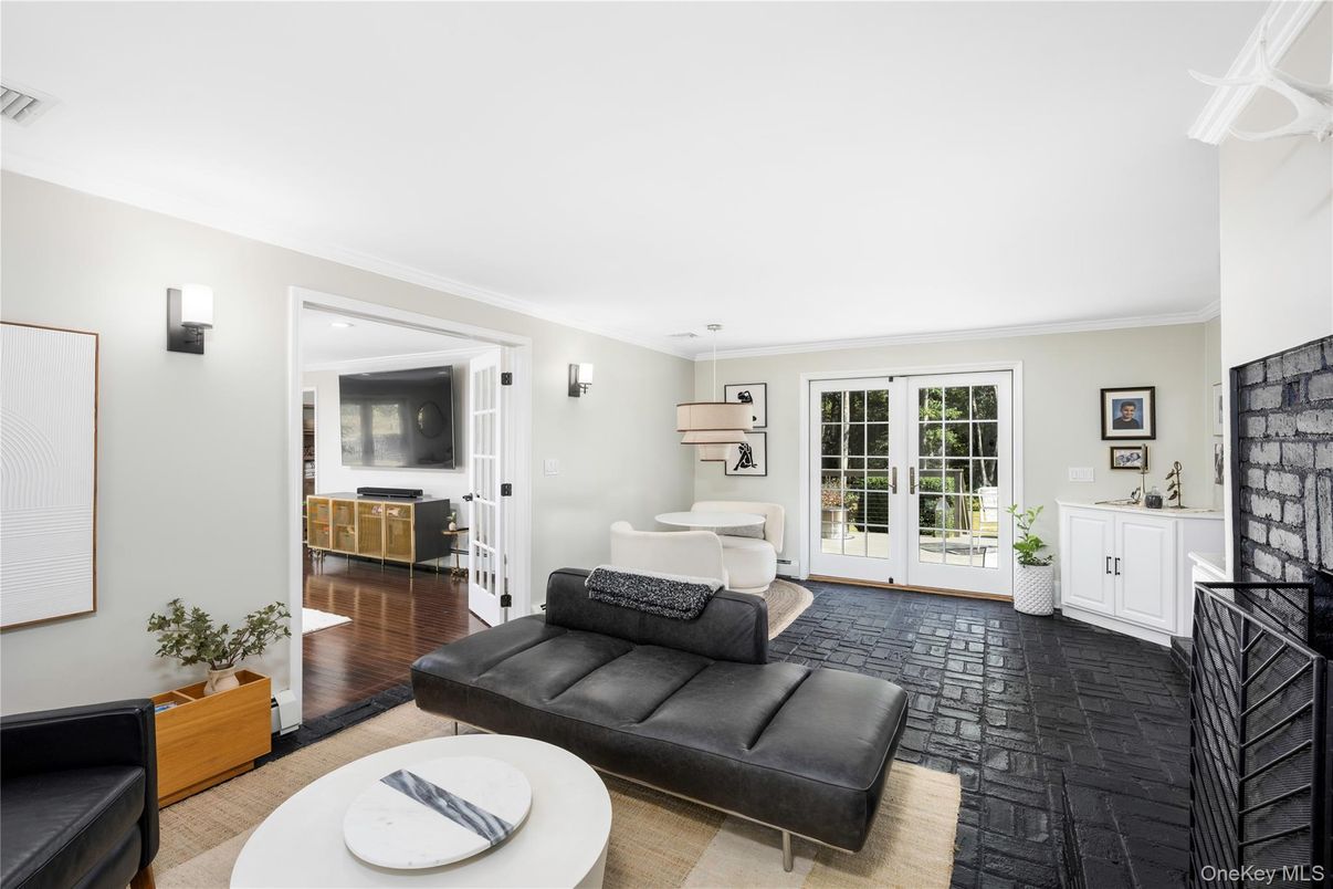 Interior, Living room, Pendant Lights, Wood Texture Flooring