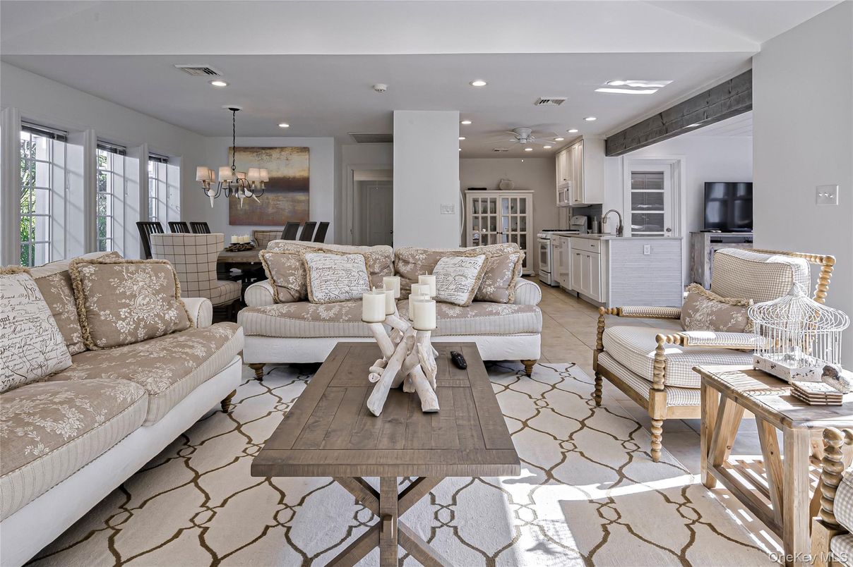 Chandelier, Dining room, Interior, Living room, Recessed Lighting