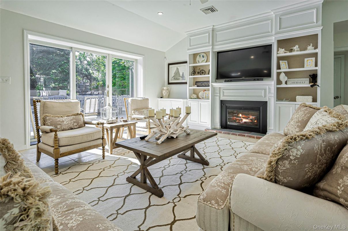 Fireplace, Interior, Living room, Recessed Lighting