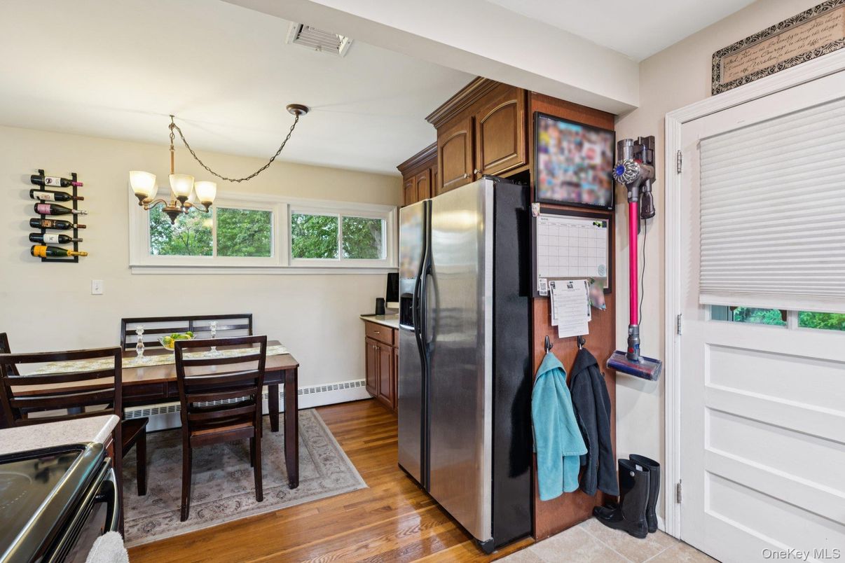 Chandelier, Dining room, Interior, Kitchen, Stainless Steel Appliances, Wood Texture Flooring