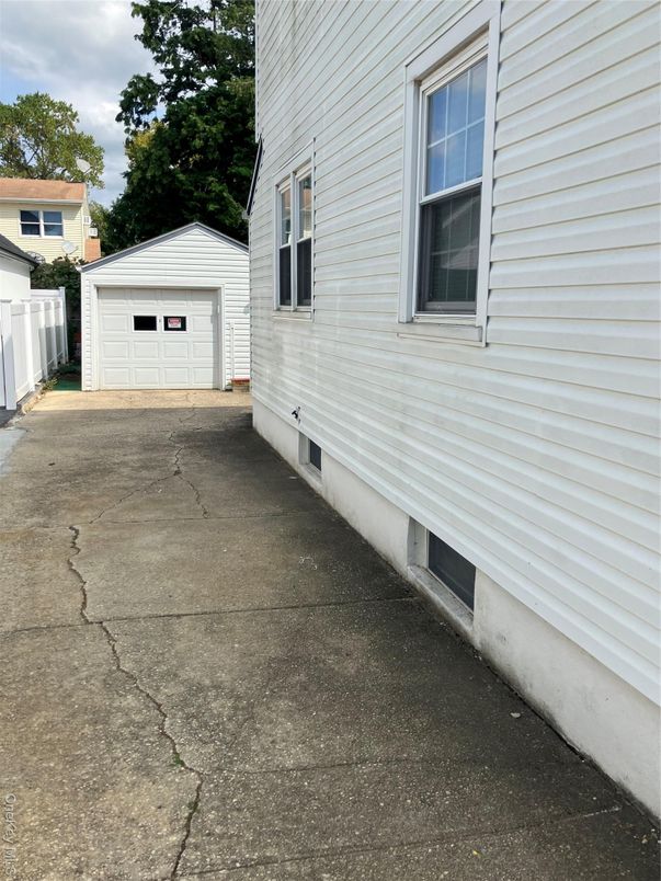 Detached Garage, Exterior