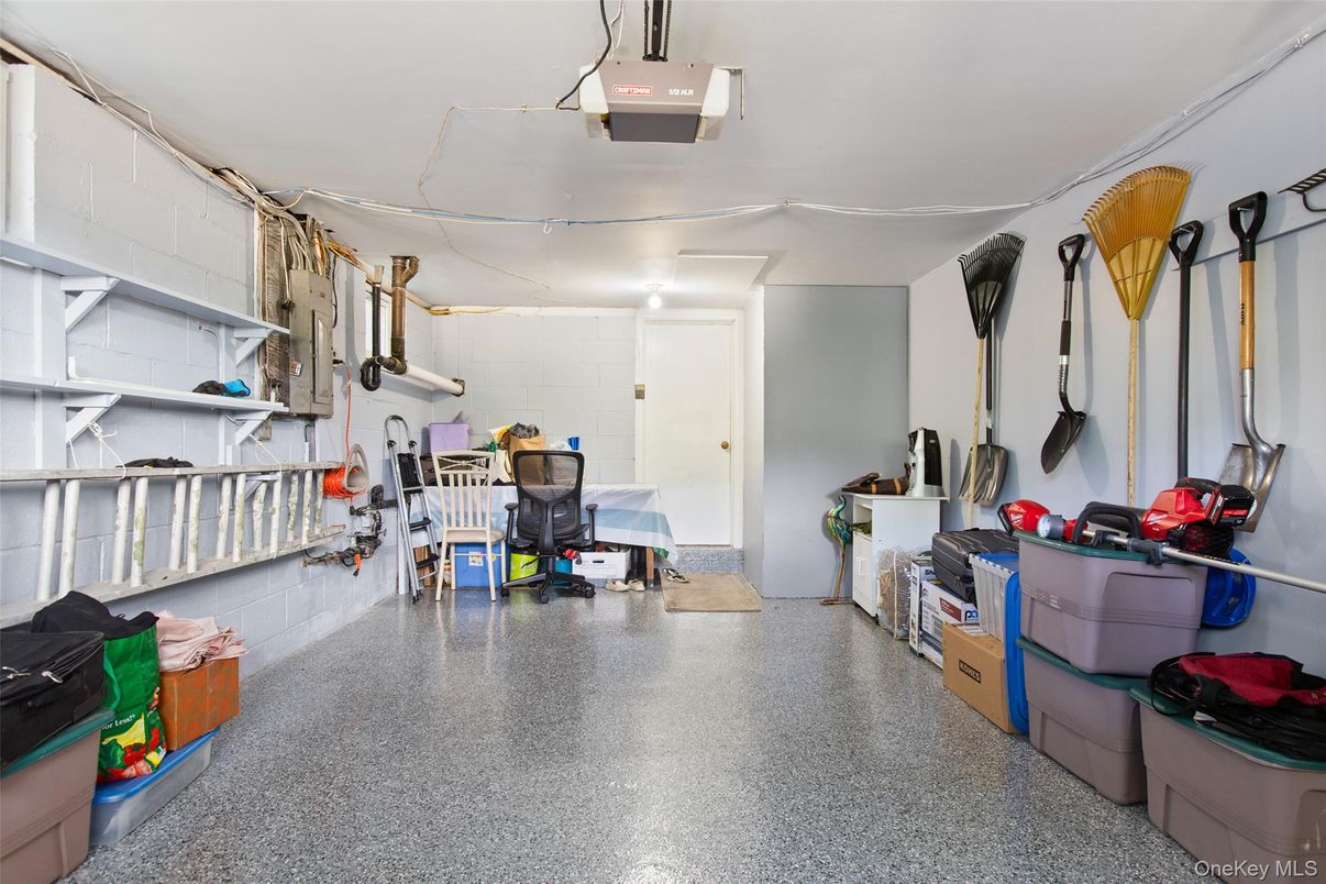Garage, Interior