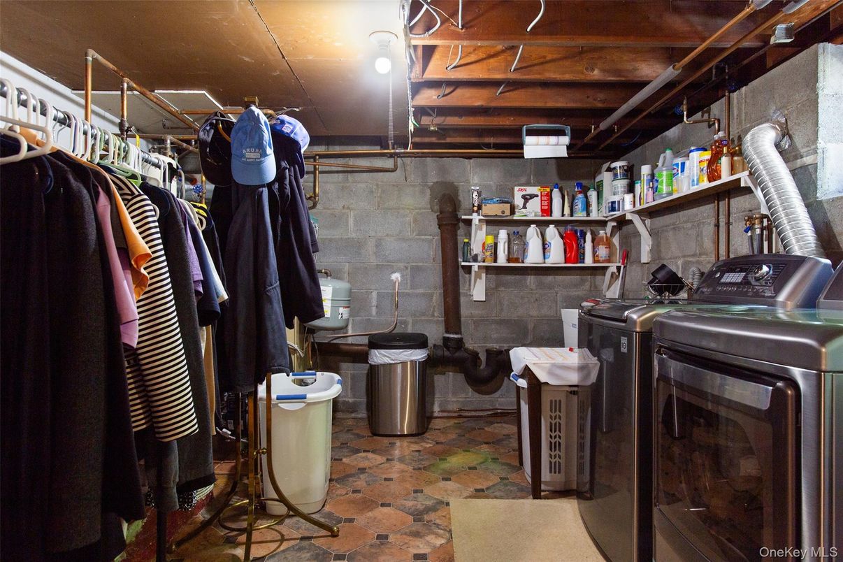 Interior, Stone Walls, Washer, Wooden Beams
