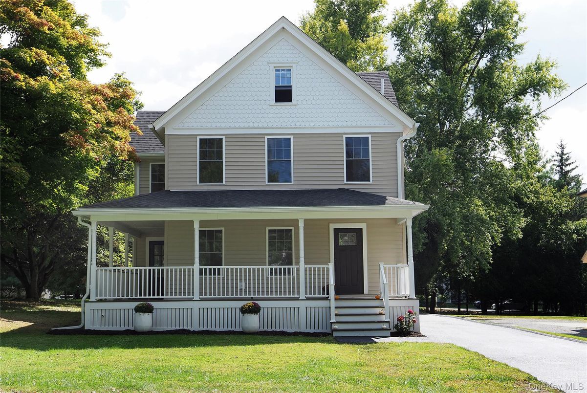 Exterior, Facade, Queen Anne Victorian