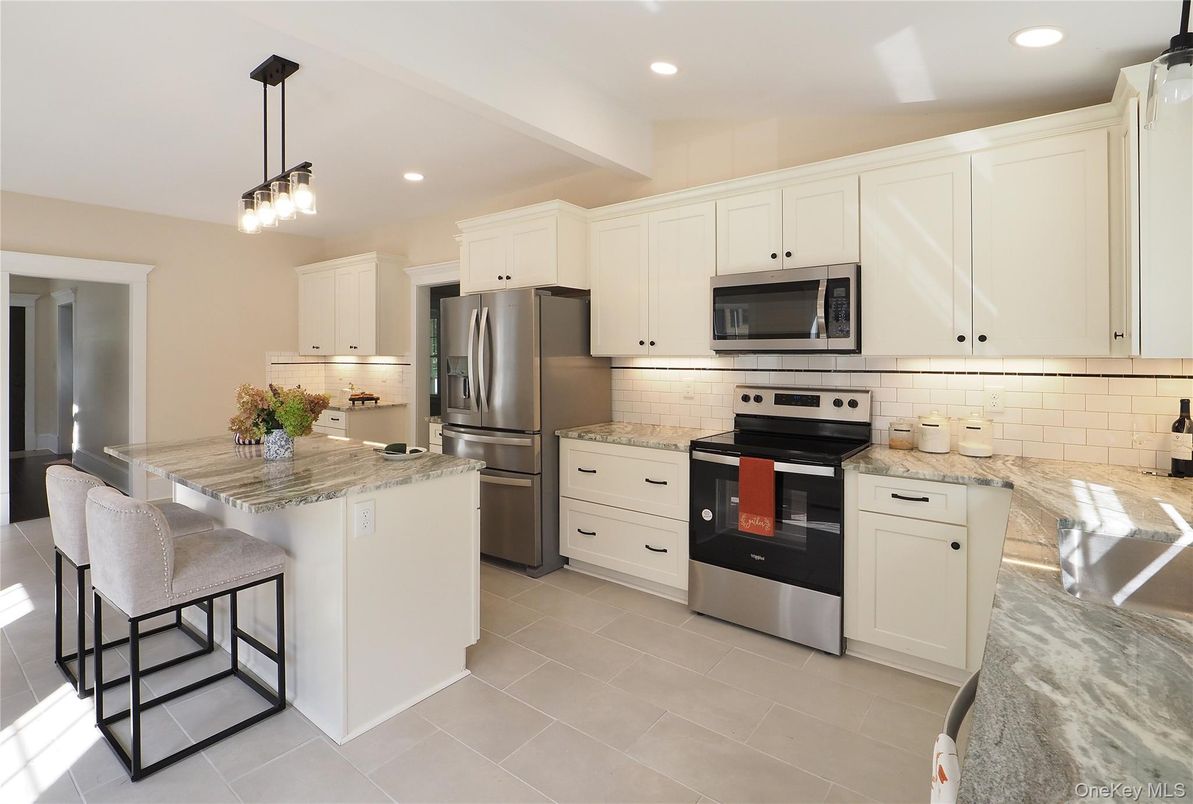 Interior, Kitchen, Pendant Lights, Recessed Lighting, Stainless Steel Appliances