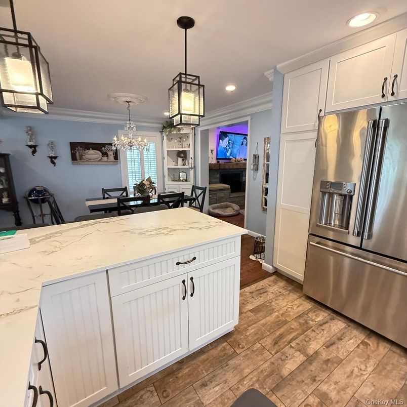 Chandelier, Dining room, Interior, Kitchen, Pendant Lights, Recessed Lighting, Stainless Steel Appliances, Wood Texture Flooring