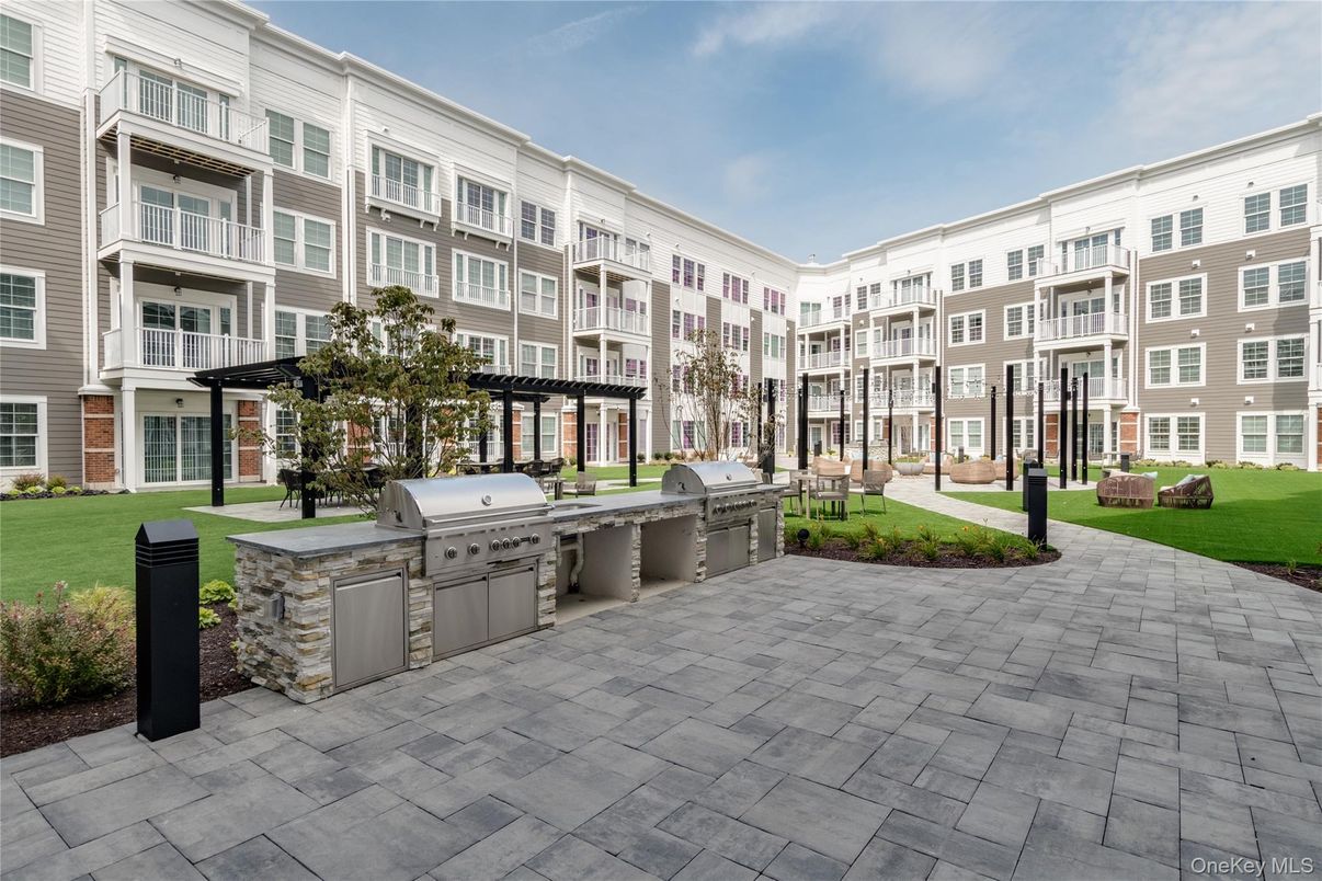 Exterior, Outdoor Kitchen