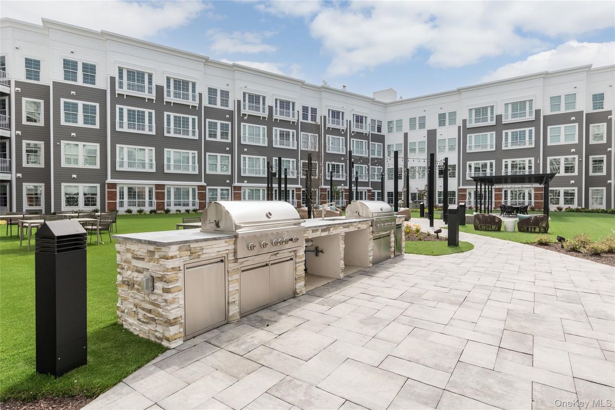 Exterior, Outdoor Kitchen