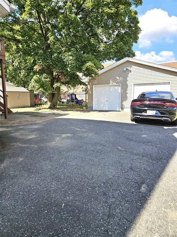 Detached Garage, Exterior