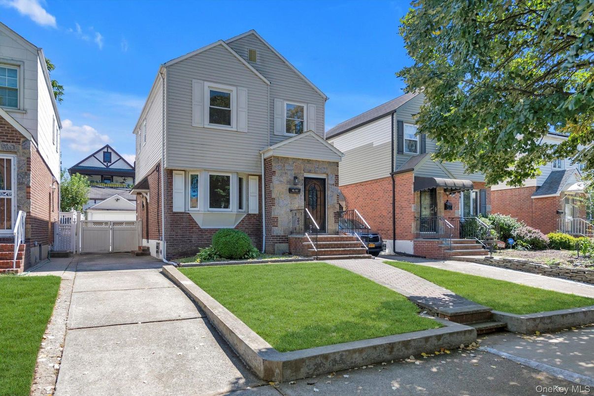 Exterior, Facade, Brick Facade, Queen Anne Victorian