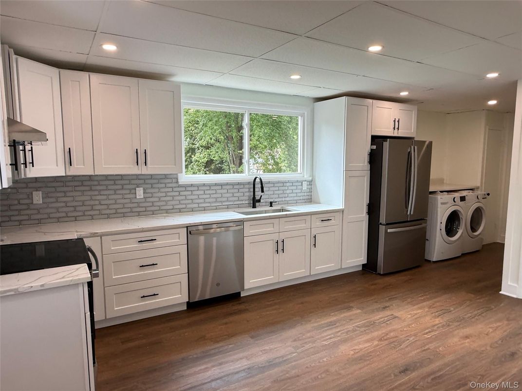 Interior, Kitchen, Recessed Lighting, Washer, Wood Texture Flooring