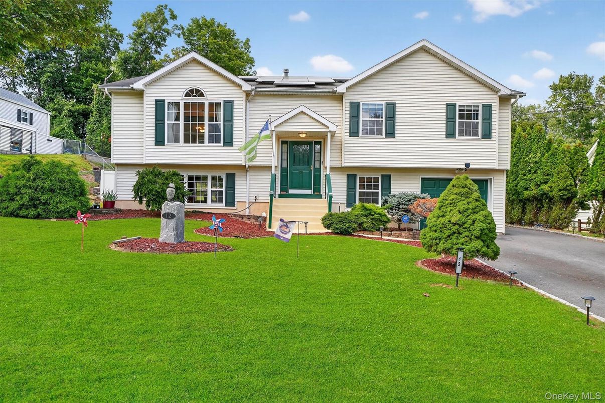 Attached, Exterior, Facade, Solar Panels, Raised Ranch