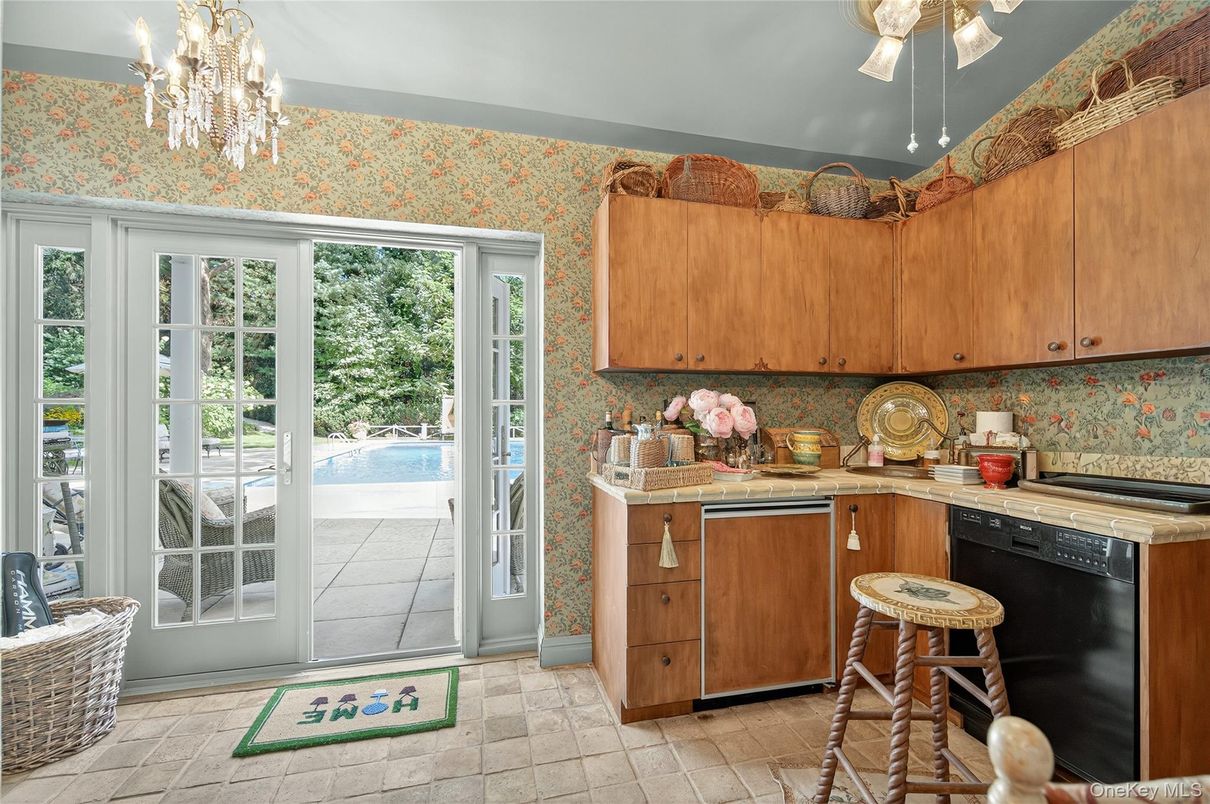 Chandelier, Interior, Kitchen
