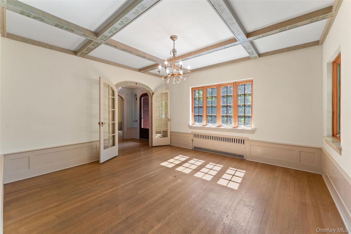 Chandelier, Empty room, Interior, Wooden Beams, Wood Texture Flooring