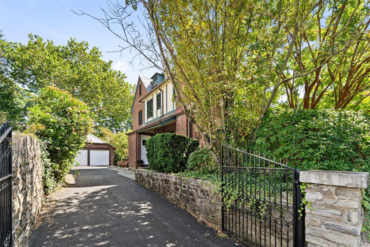 Detached Garage, Exterior