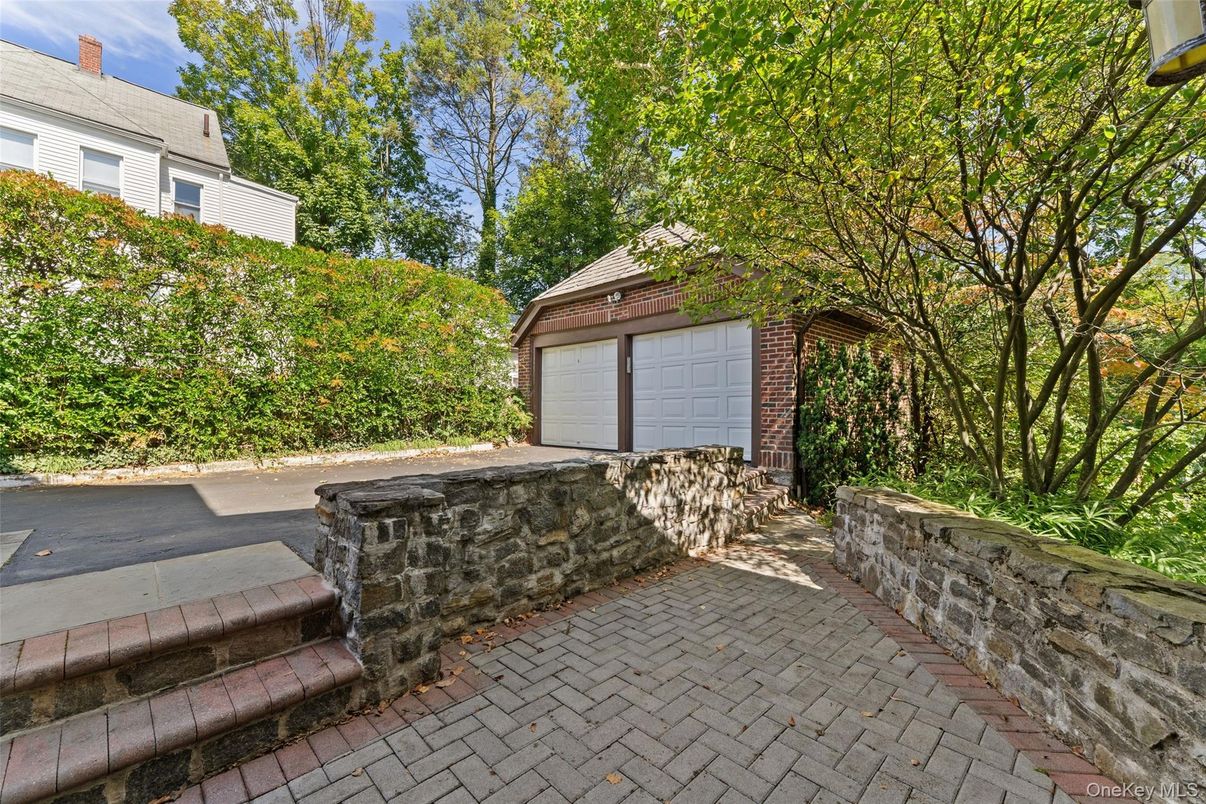 Detached Garage, Exterior