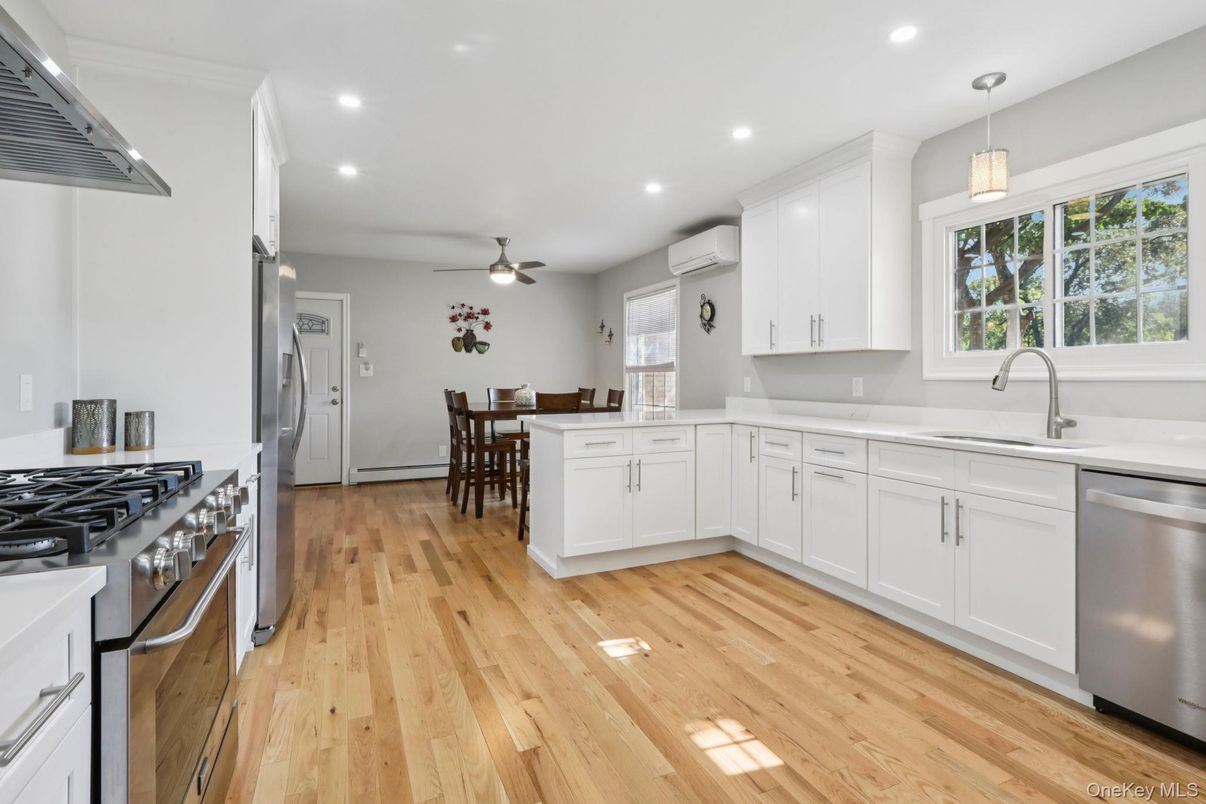 Dining room, Interior, Kitchen, Pendant Lights, Recessed Lighting, Stainless Steel Appliances, Wood Texture Flooring