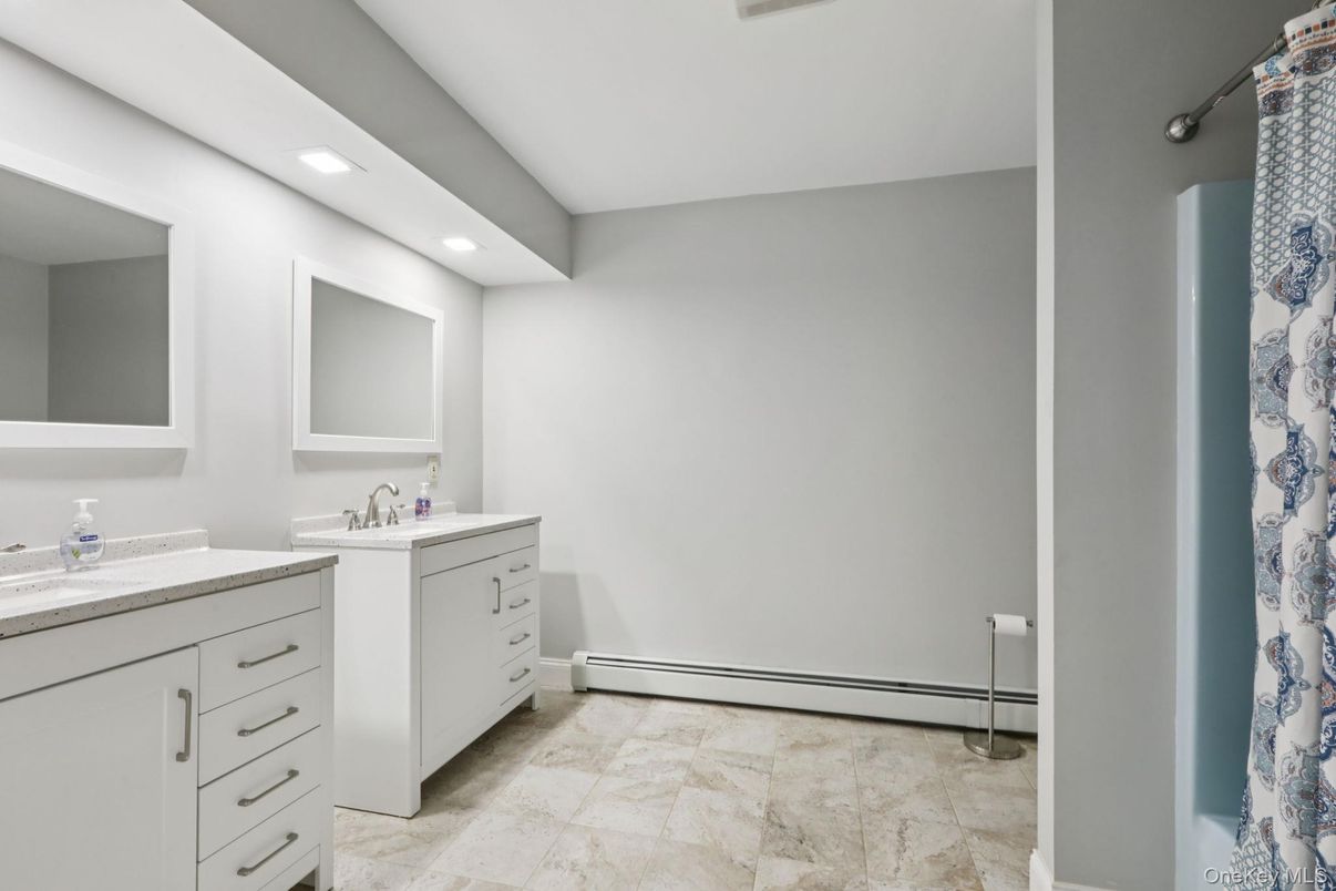 Bathroom, Dual Sink Vanities, Interior, Recessed Lighting