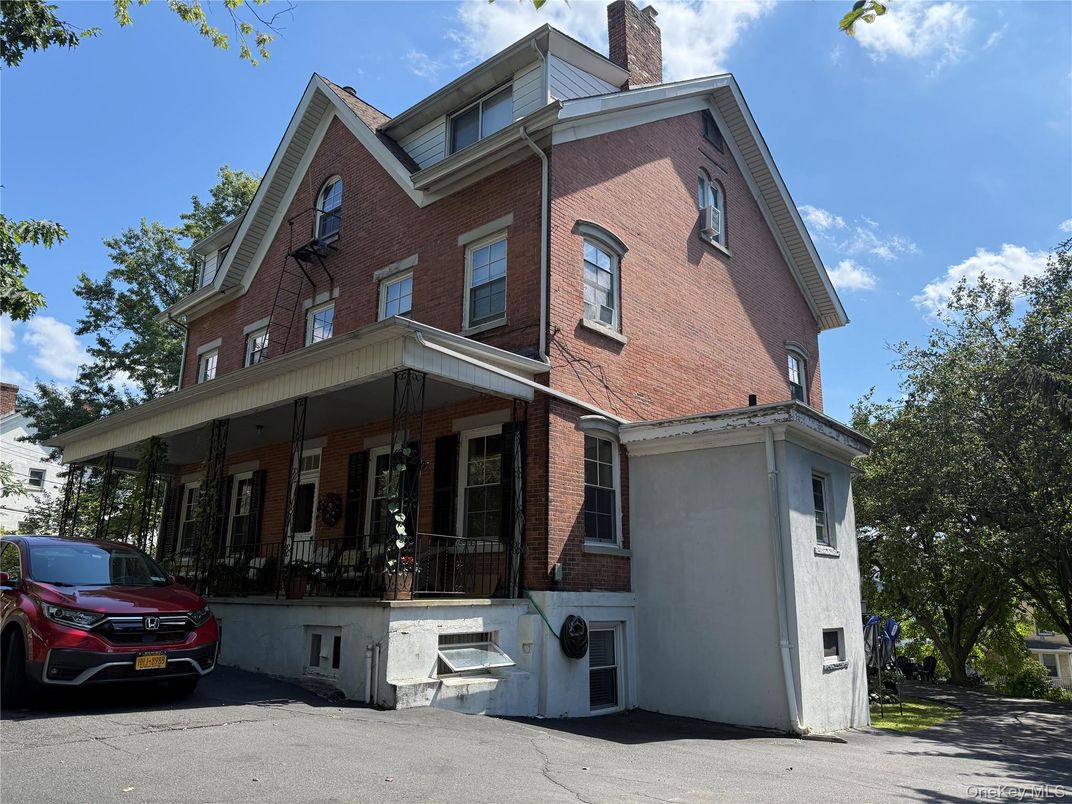 Exterior, Facade, Brick Facade, Queen Anne Victorian