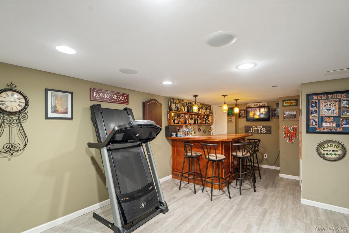 Fitness Equipment, Interior, Recessed Lighting, Wood Texture Flooring